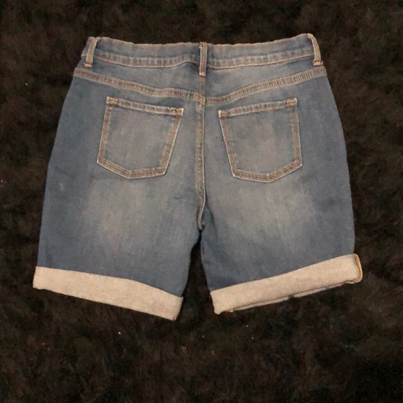 Old Navy high waisted cuff-rolled Bermuda shorts - Picture 2 of 2